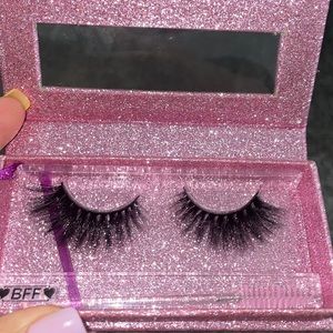 Eyelashes ( COMES WITH FREE TWEEZER)